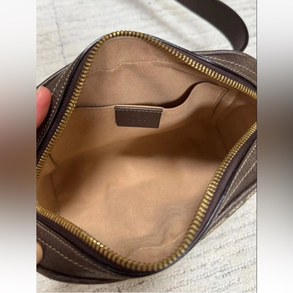Gucci Beige Monogram Belt Bag with Red and Green Accents - Picture 3 of 7